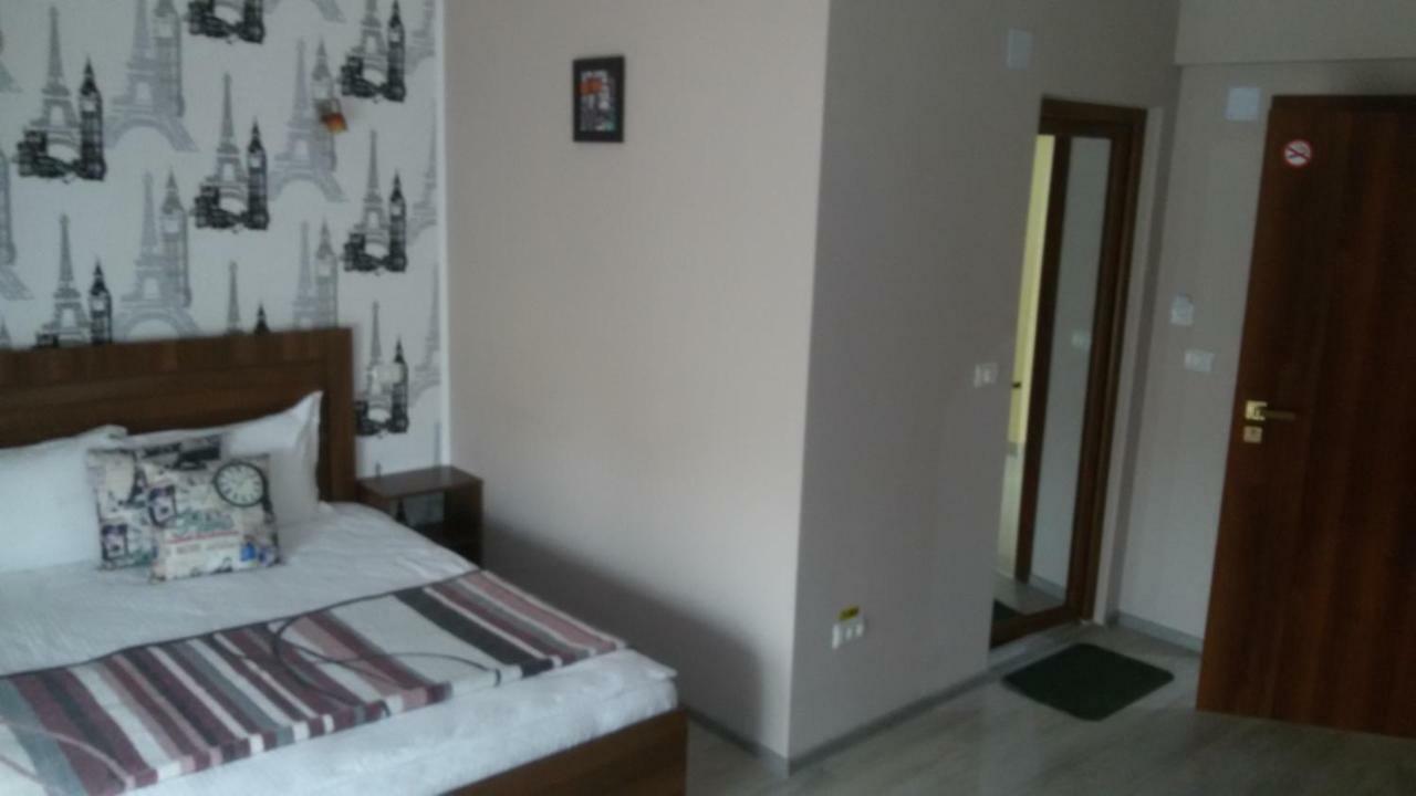 La Tusi Lovrin Hotel Buitenkant foto