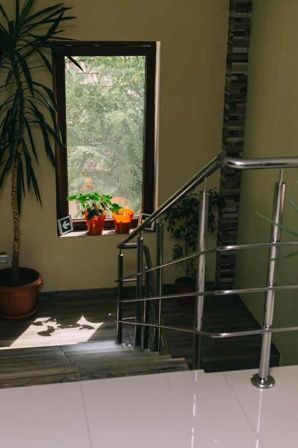 La Tusi Lovrin Hotel Buitenkant foto
