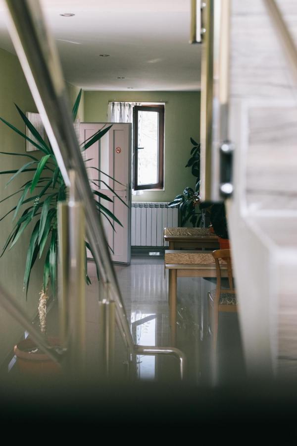 La Tusi Lovrin Hotel Buitenkant foto