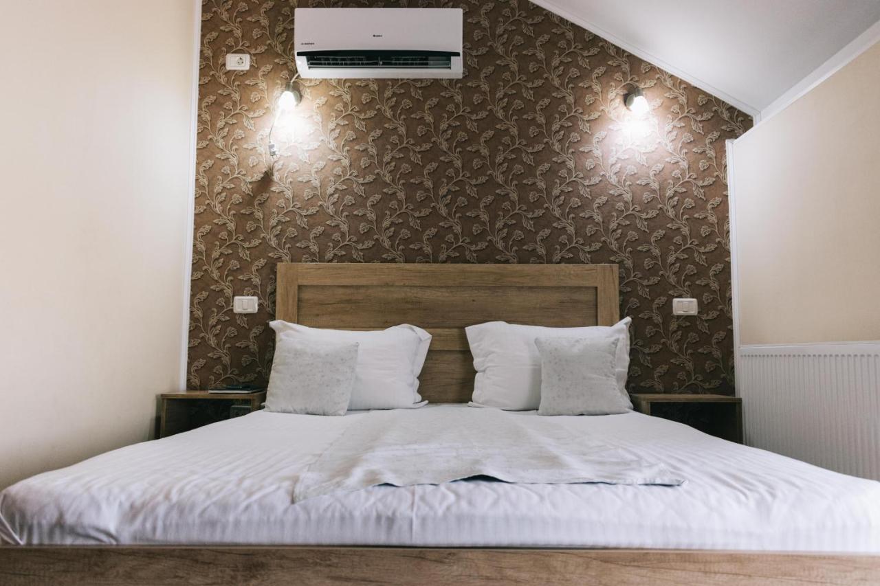 La Tusi Lovrin Hotel Buitenkant foto