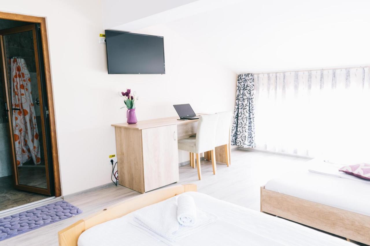 La Tusi Lovrin Hotel Buitenkant foto